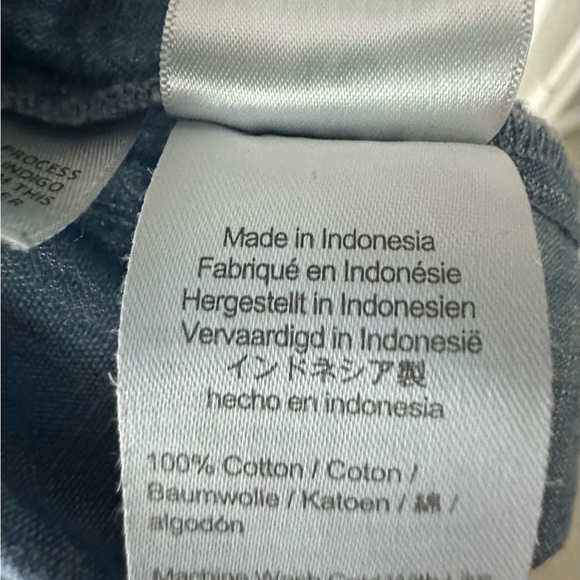 J Crew, Chambray, Tiered, Cap Ruffled Sleeve Dress
Sz 4
Excellent Condition - Picture 8 of 8